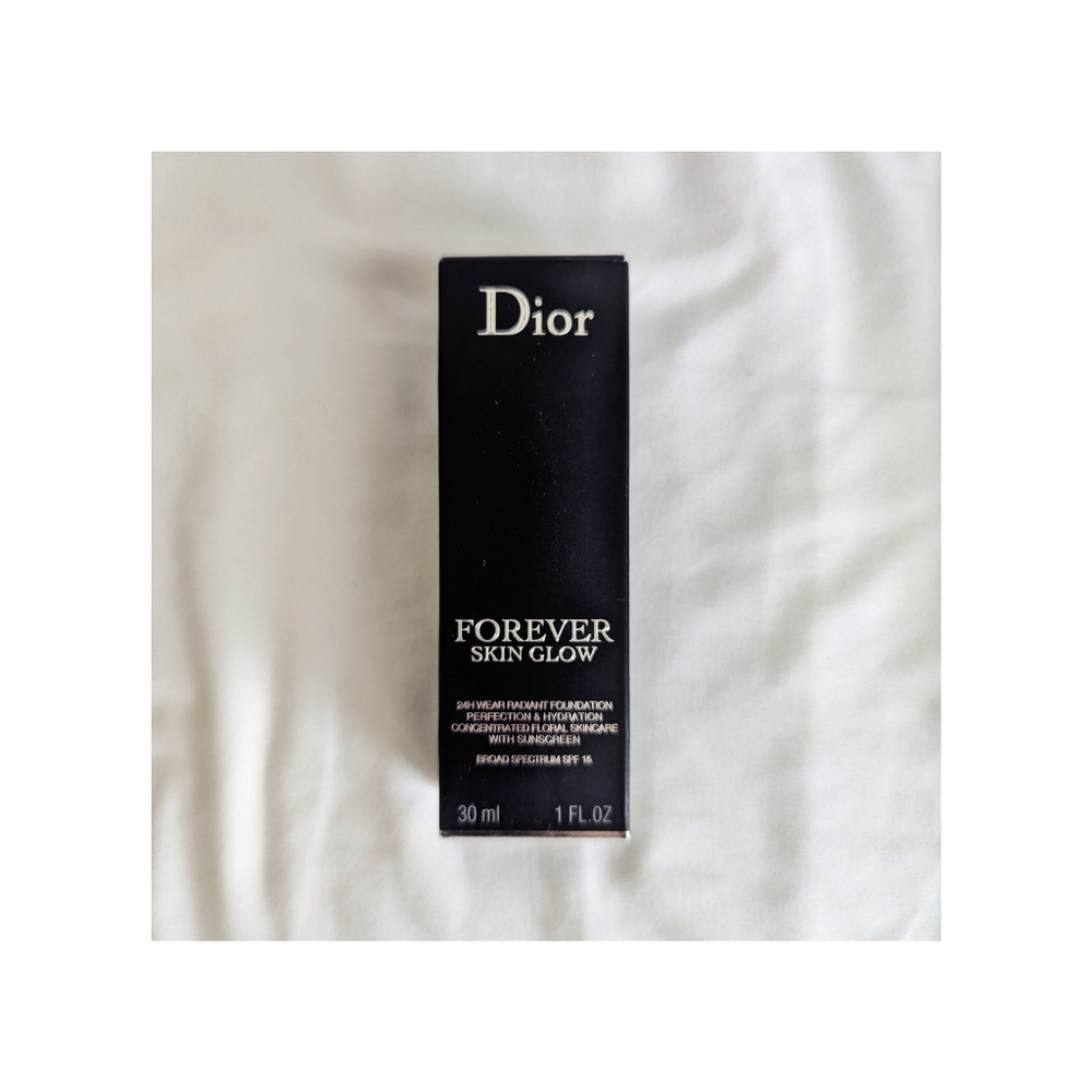 NWT Dior Forever Skin Glow Foundation w/ SPF 15